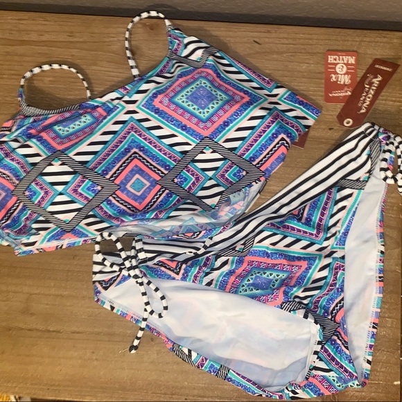 Bikini Set - Picture 1 of 3